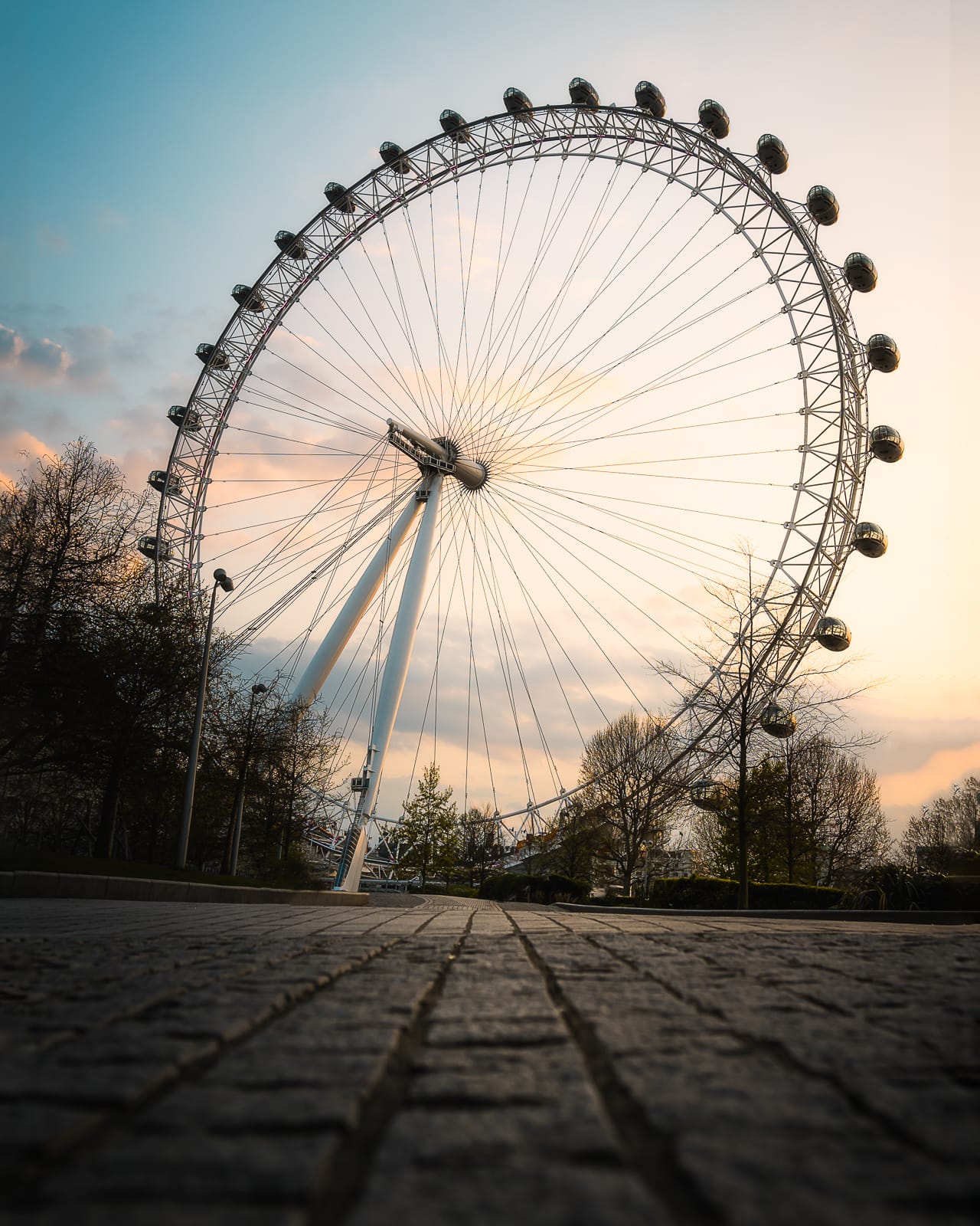 london eye ferris wheel at sunset